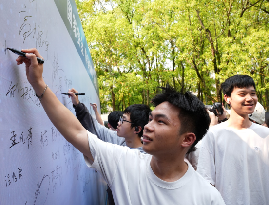 湖南省国家安全教育进高校巡回宣讲展演在PA视讯平台举行